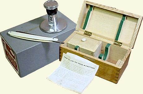 Hand microtome with box and microtome knife